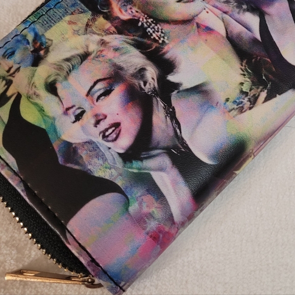 Marilyn Monroe Wallet - Picture 2 of 9